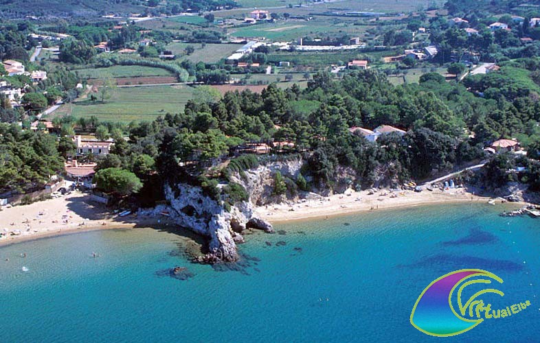 Calanchiole-Strand und Lido di Capoliveri-Strand auf der linken Seite (kleiner Abschnitt), wo sich die beiden Campingplätze befinden