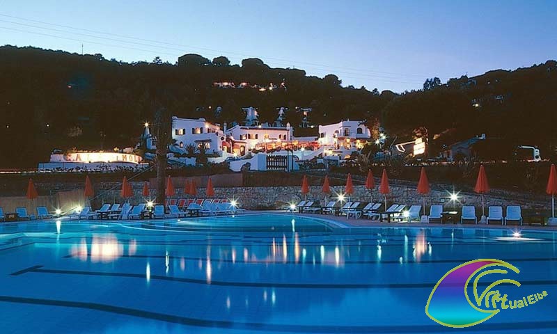 Schwimmbad des Hotels Cala di Mola